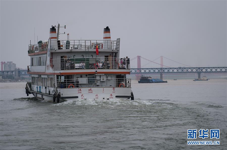 （新華全媒頭條&middot;圖文互動）（13）武漢重啟，不負(fù)春天&mdash;&mdash;寫在武漢&ldquo;解封&rdquo;之際