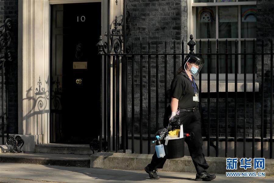 (國(guó)際疫情)(4)英國(guó)封禁措施將延長(zhǎng)至少三周