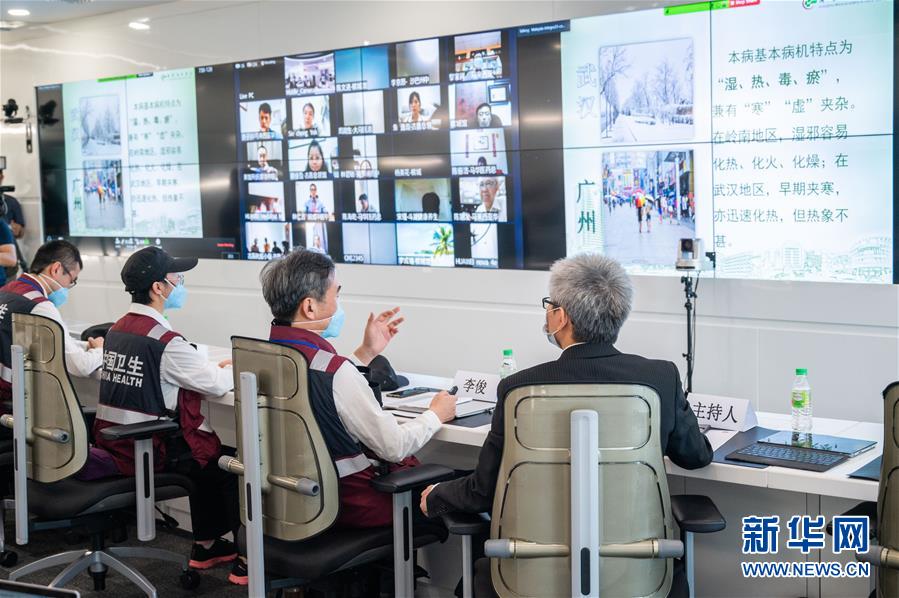  （新華全媒頭條&middot;圖文互動(dòng)）（4）白衣執(zhí)甲為蒼生&mdash;&mdash;全球抗疫戰(zhàn)場(chǎng)醫(yī)護(hù)人員群像