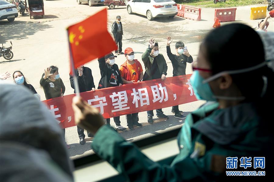 （聚焦疫情防控&middot;圖文互動）（1）分秒必爭！一切為了治病救人&mdash;&mdash;中國抗疫生命至上的生動實踐