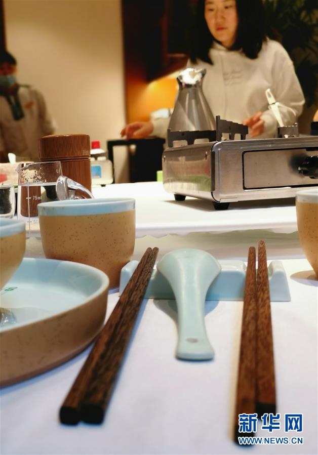 （圖文互動(dòng)）&ldquo;公筷公勺&rdquo;上桌難在哪？&mdash;&mdash;長(zhǎng)沙市部分餐飲場(chǎng)所見(jiàn)聞