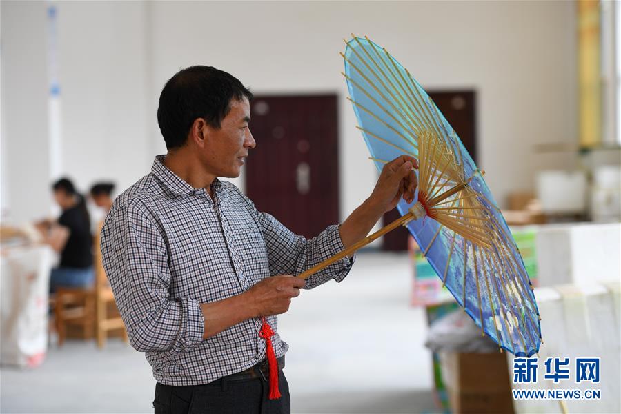 (決戰(zhàn)決勝脫貧攻堅·圖文互動)(7)老手藝撐起“脫貧傘”