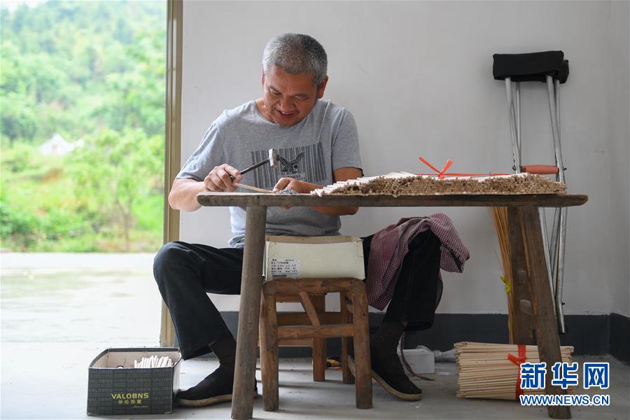 (決戰(zhàn)決勝脫貧攻堅·圖文互動)(5)老手藝撐起“脫貧傘”