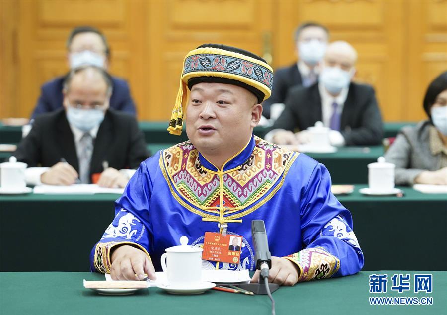 （新華全媒頭條&middot;圖文互動）（8）從人民中汲取磅礴力量&mdash;&mdash;習近平總書記同出席2020年全國兩會人大代表、政協(xié)委員共商國是紀實