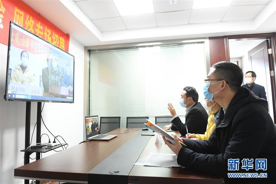 （新華全媒頭條&middot;圖文互動）（18）從人民中汲取磅礴力量&mdash;&mdash;習近平總書記同出席2020年全國兩會人大代表、政協(xié)委員共商國是紀實