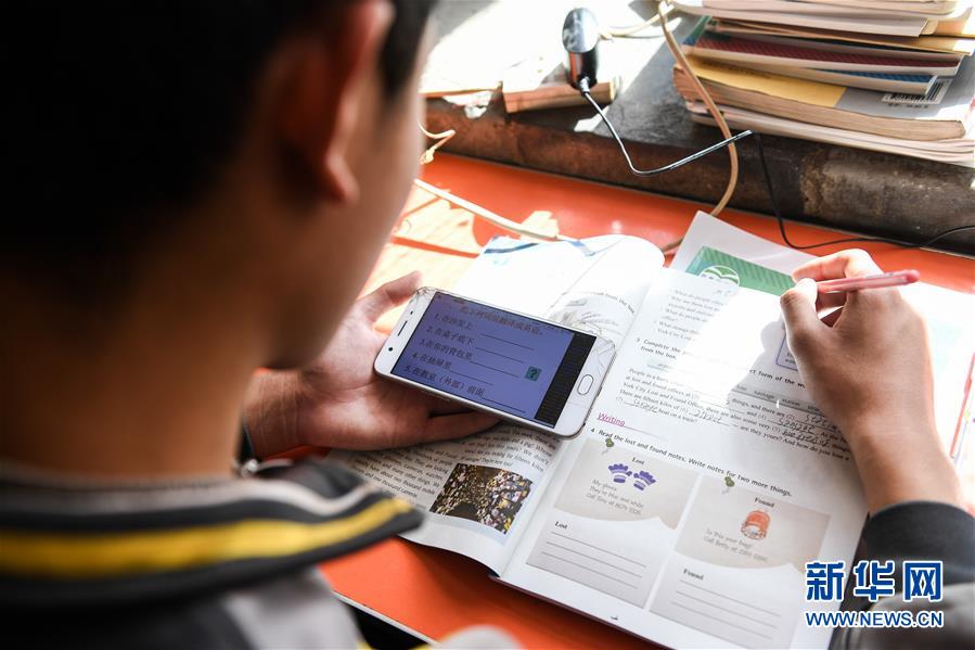 （新華全媒頭條&middot;圖文互動）（21）從人民中汲取磅礴力量&mdash;&mdash;習近平總書記同出席2020年全國兩會人大代表、政協(xié)委員共商國是紀實