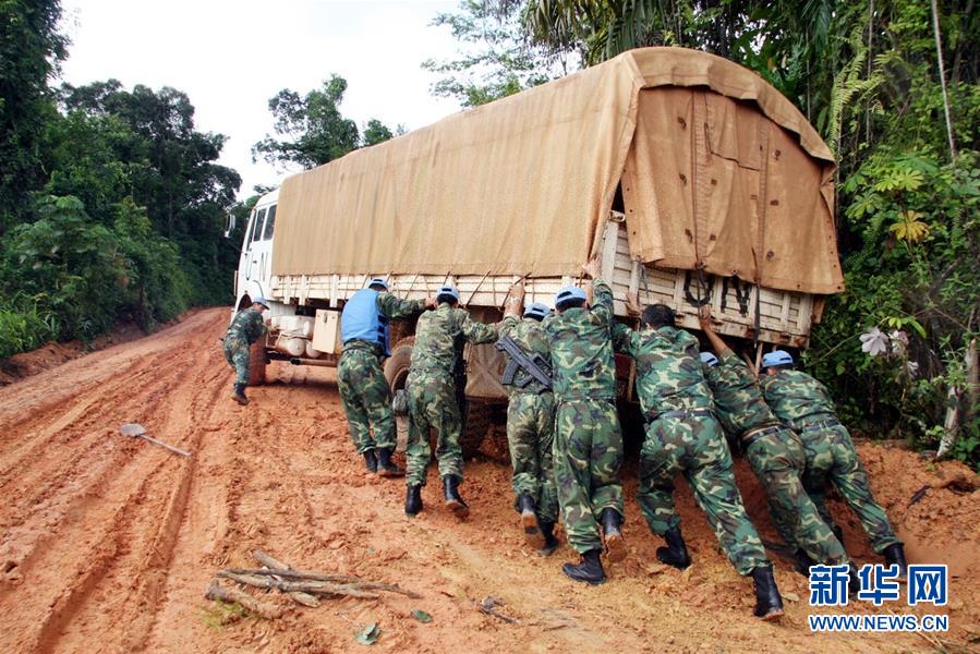 （新華全媒頭條&middot;圖文互動(dòng)）（2）崢嶸歲月30年 中國(guó)藍(lán)盔衛(wèi)和平