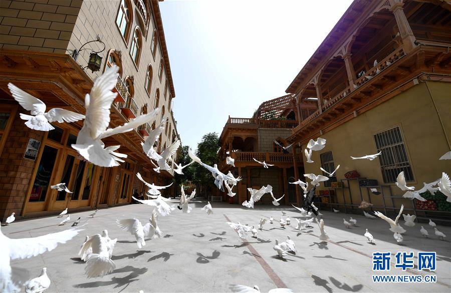 (決戰(zhàn)決勝脫貧攻堅(jiān)·聚焦“三區(qū)三州”·圖文互動)(2)“古老”和田展現(xiàn)新時尚