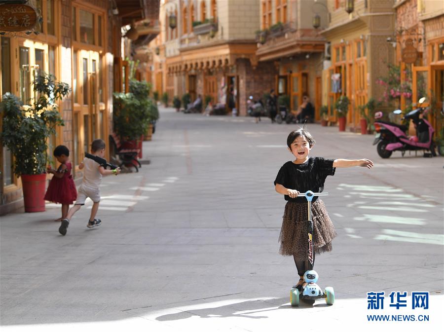 (決戰(zhàn)決勝脫貧攻堅(jiān)·聚焦“三區(qū)三州”·圖文互動)(3)“古老”和田展現(xiàn)新時尚