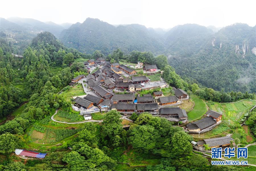 （新華全媒頭條·走向我們的小康生活·圖文互動(dòng)）（7）那山，那人，那苗寨——十八洞村三代人的奮斗史