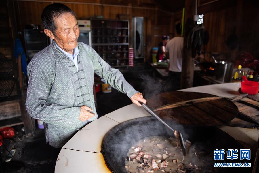 （新華全媒頭條·走向我們的小康生活·圖文互動(dòng)）（8）那山，那人，那苗寨——十八洞村三代人的奮斗史