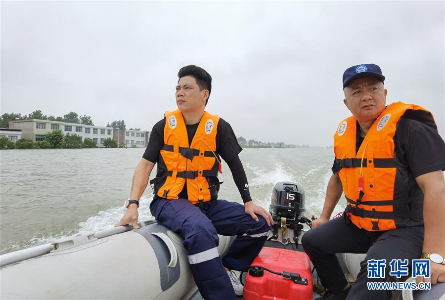 （防汛抗洪&middot;一線人物&middot;圖文互動(dòng)）（2）萬家燈火明 壩上有神兵&mdash;&mdash;安徽宿松長(zhǎng)江大堤上的&ldquo;守護(hù)者聯(lián)盟&rdquo;群像