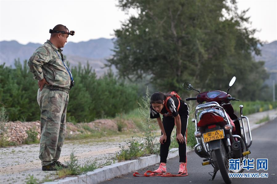 (體育·圖文互動)(10)父愛如燈 伴我奔跑