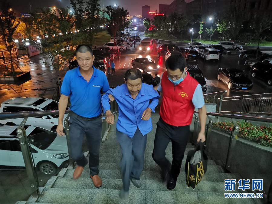 （防汛抗洪&middot;圖文互動）（3）洪水來襲，銅鑼聲在千年古鎮(zhèn)的雨夜響起