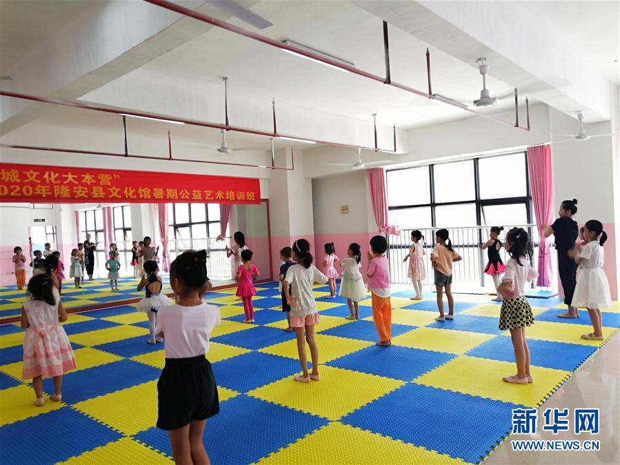 （特別的暑期生活&middot;圖文互動）（2）她們的愿望，在這個假期實現(xiàn)&mdash;&mdash;廣西隆安易地扶貧搬遷安置區(qū)暑期見聞