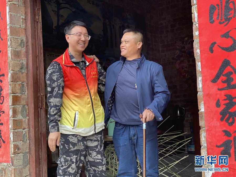 （在習(xí)近平新時代中國特色社會主義思想指引下&mdash;&mdash;新時代新作為新篇章&middot;習(xí)近平總書記關(guān)切事&middot;圖文互動）（4）青春做伴，西部放歌&mdash;&mdash;走近扎根西部建設(shè)邊疆的大學(xué)生們