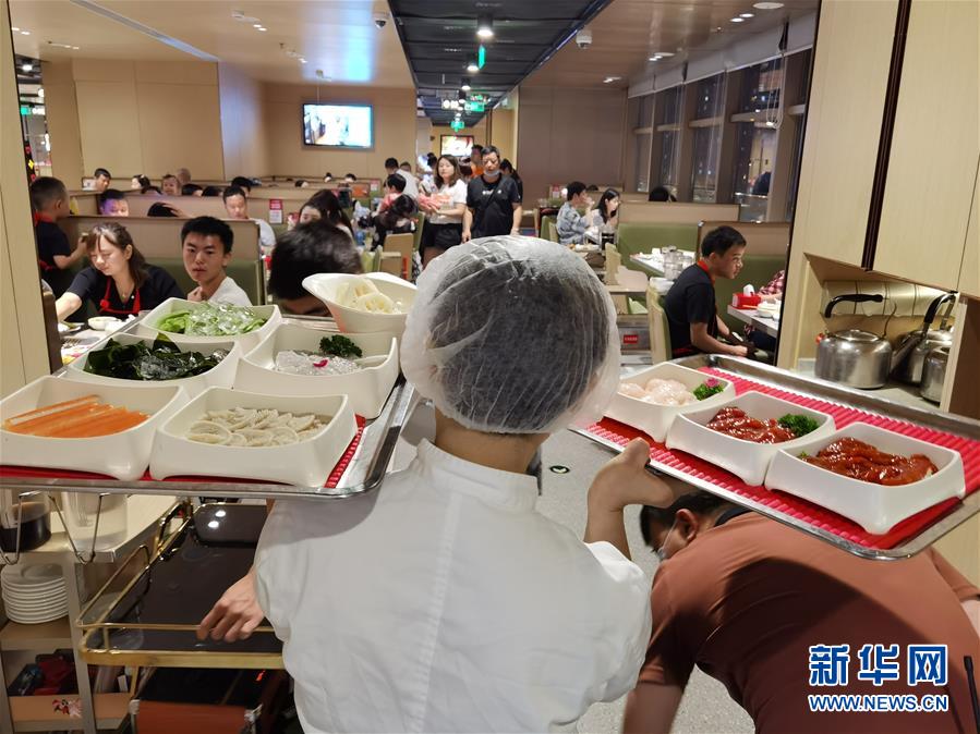 （在習(xí)近平新時代中國特色社會主義思想指引下&mdash;&mdash;新時代新作為新篇章&middot;習(xí)近平總書記關(guān)切事&middot;圖文互動）（2）珍惜盤中餐，狠剎浪費(fèi)風(fēng)&mdash;&mdash;各地積極行動堅決制止餐飲浪費(fèi)