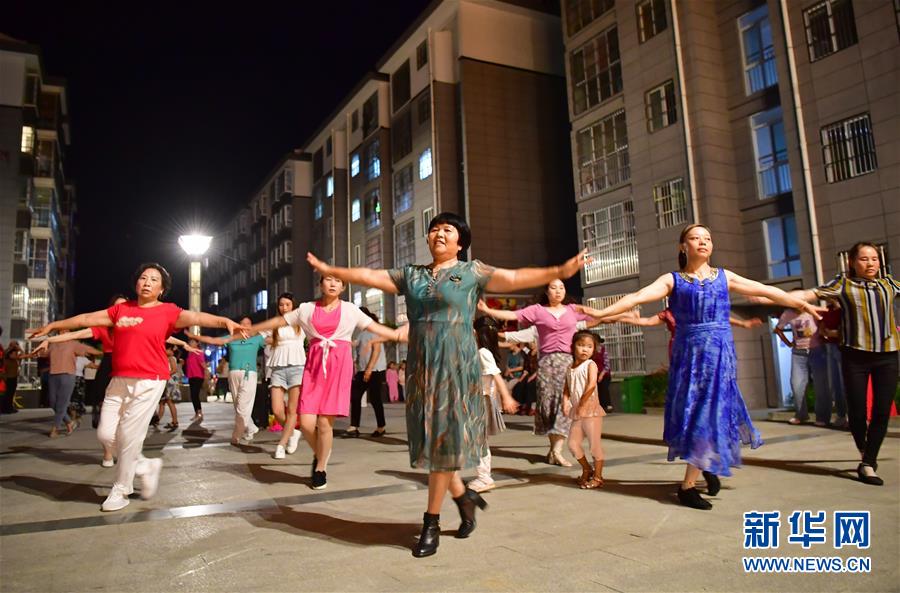 （走向我們的小康生活&middot;圖文互動(dòng)）（4）&ldquo;樓上過日子，樓下賺票子&rdquo;&mdash;&mdash;來自陜西安康的易地扶貧搬遷一線觀察