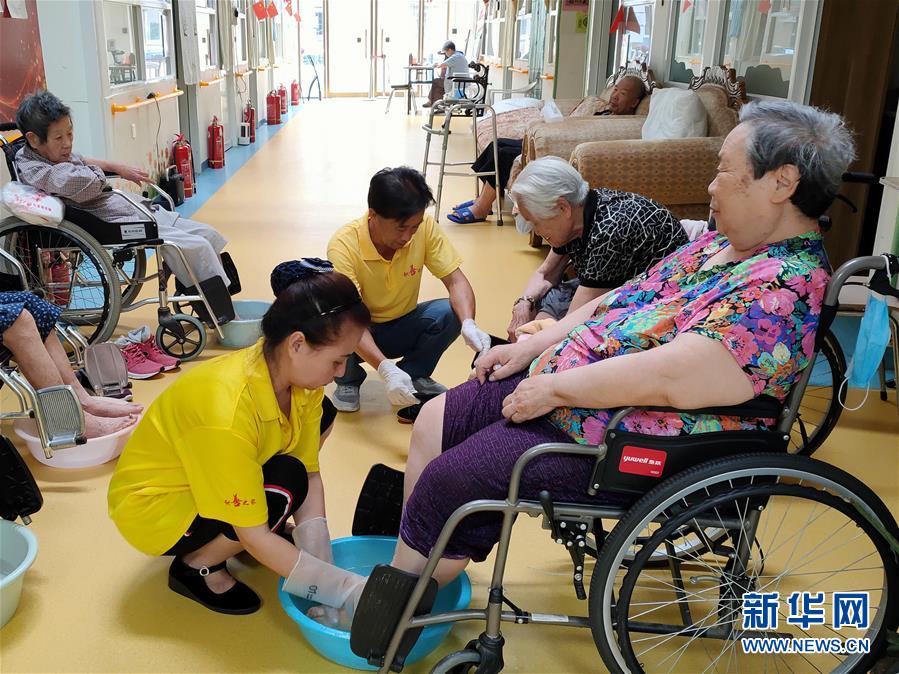 （走向我們的小康生活&middot;圖文互動）（3）北京&ldquo;老有所養(yǎng)&rdquo;的床邊、身邊、周邊事