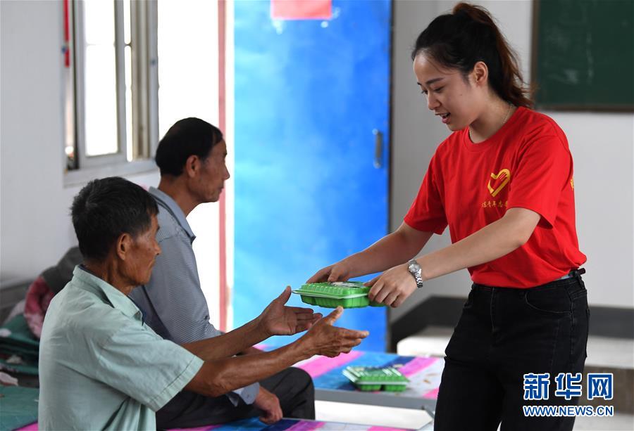 (新華全媒頭條·圖文互動(dòng))(7)“洪線”逆險(xiǎn)守家國(guó)——抗洪一線的凡人星光