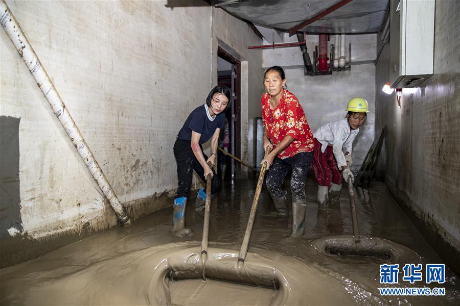 (新華全媒頭條·圖文互動(dòng))(13)“洪線”逆險(xiǎn)守家國(guó)——抗洪一線的凡人星光