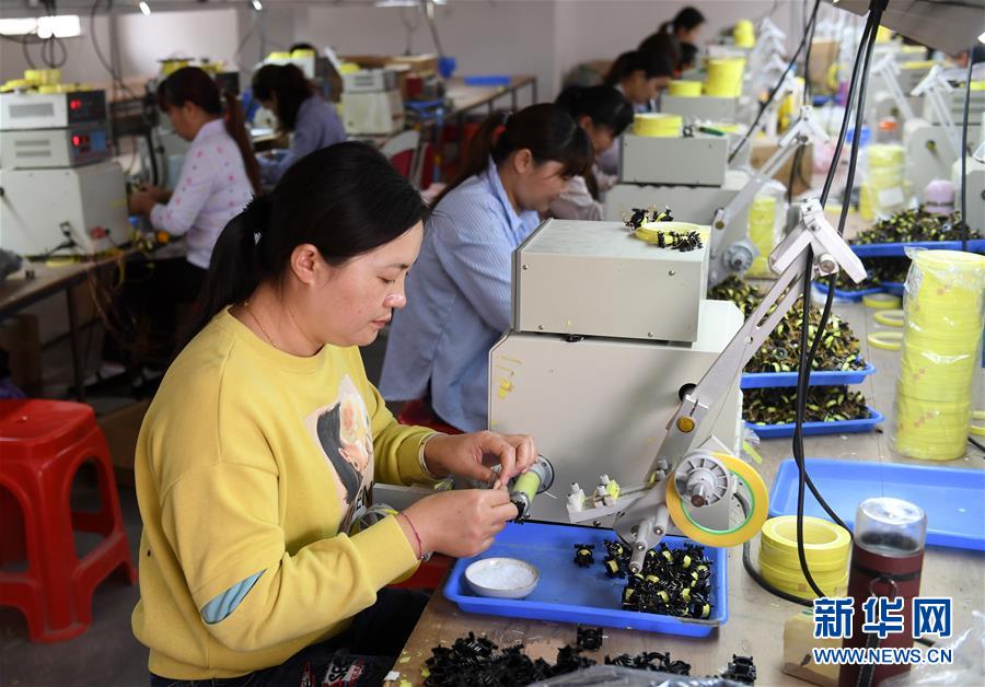 （決戰(zhàn)決勝脫貧攻堅(jiān)&middot;督戰(zhàn)未摘帽貧困縣&middot;圖文互動(dòng)）（1）千山萬(wàn)弄里的最后沖刺&mdash;&mdash;廣西未摘帽貧困縣戰(zhàn)貧觀察