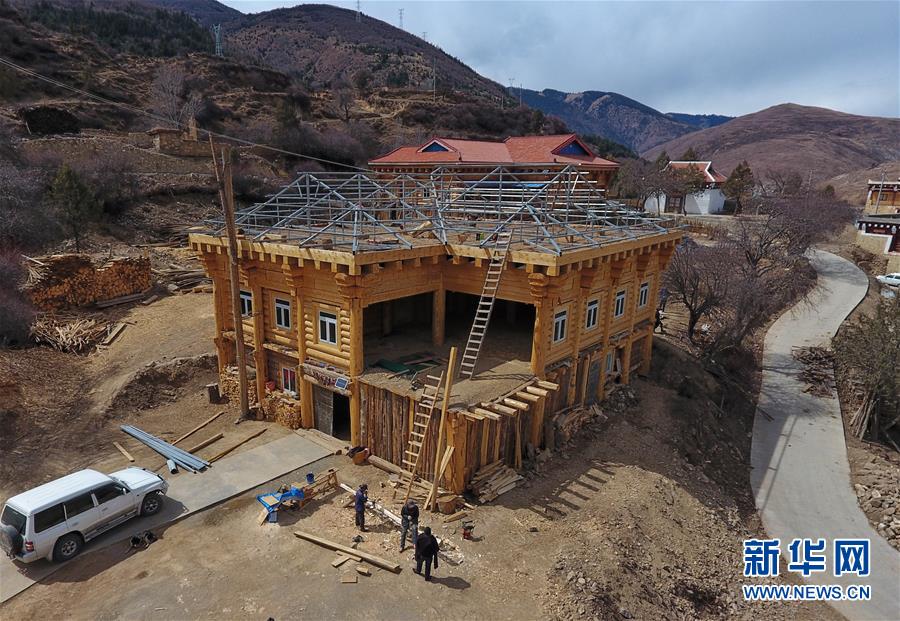 （新華全媒頭條&middot;圖文互動）（3）命運(yùn)的轉(zhuǎn)折&mdash;&mdash;寫在四川甘孜藏族自治州建州70年之際