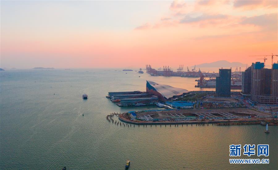 (在習(xí)近平新時代中國特色社會主義思想指引下——新時代新作為新篇章·習(xí)近平總書記關(guān)切事·圖文互動)(12)我家大門常打開——經(jīng)濟(jì)特區(qū)全方位對外開放故事