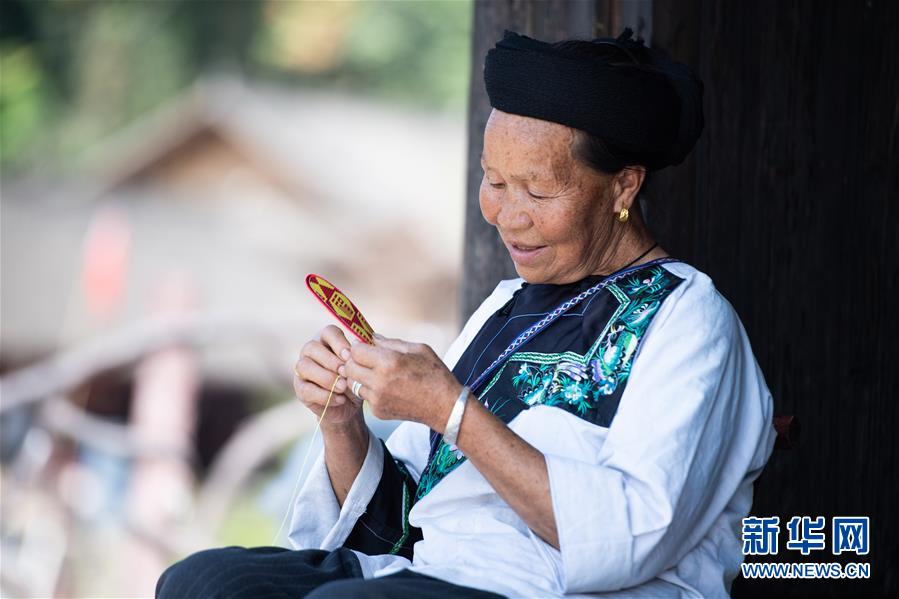 （習近平的小康故事&middot;新華網&middot;圖文互動）（4）&ldquo;讓所有老年人都能有一個幸福美滿的晚年&rdquo;&mdash;&mdash;習近平和尊老養(yǎng)老的故事