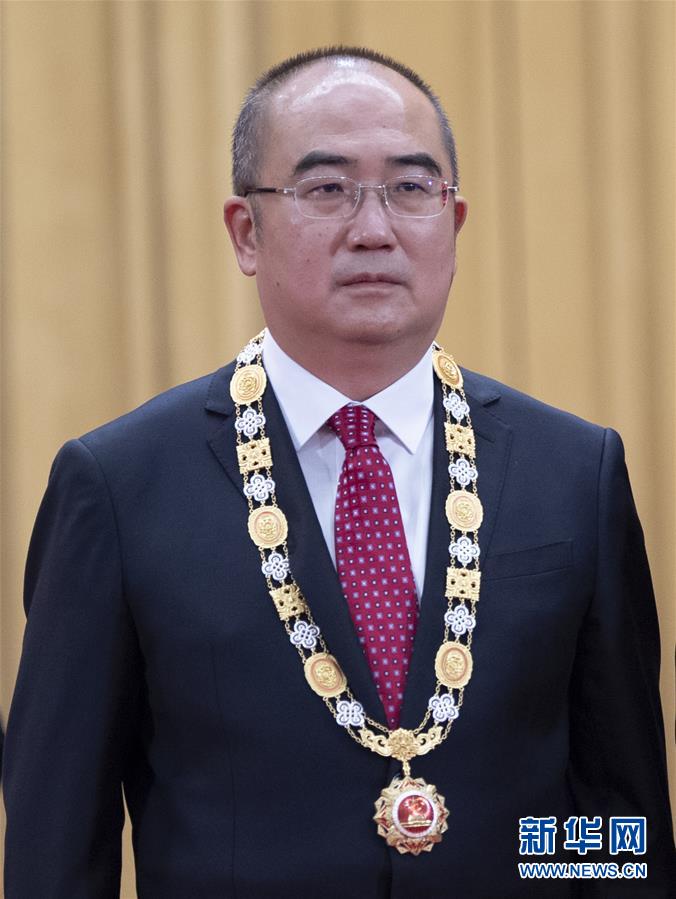 （抗疫先進(jìn)事跡·圖文互動）（1）張定宇：疫情“暴風(fēng)眼”里，“漸凍”之軀與時間賽跑