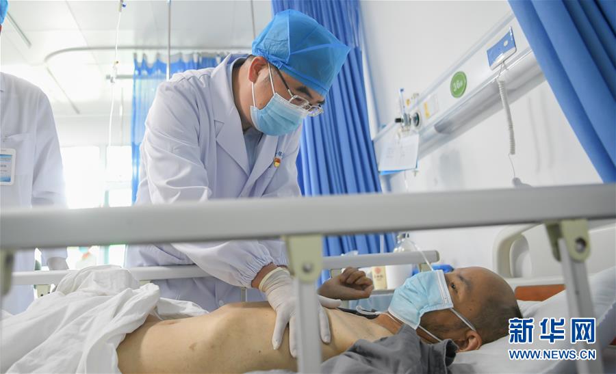 （抗疫先進(jìn)事跡·圖文互動）（4）張定宇：疫情“暴風(fēng)眼”里，“漸凍”之軀與時間賽跑