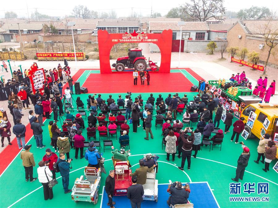 （五中全會精神在基層·圖文互動）（1）天津、福建、廣東、云南等地創(chuàng)新形式讓黨的十九屆五中全會精神“飛入尋常百姓家”
