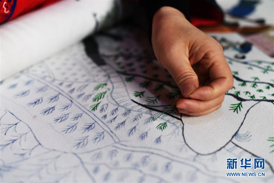 （兩會(huì)人物&middot;圖文互動(dòng)）（2）帶娃、賺錢(qián)兩不誤&mdash;&mdash;一位農(nóng)民工代表眼中的脫貧新工作