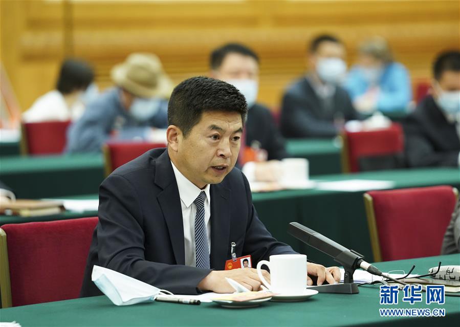 （新華全媒頭條·圖文互動(dòng)）（5）從人民中汲取磅礴力量——習(xí)近平總書記同出席2020年全國(guó)兩會(huì)人大代表、政協(xié)委員共商國(guó)是紀(jì)實(shí)