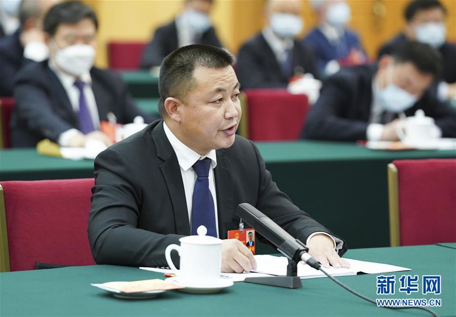 （新華全媒頭條·圖文互動(dòng)）（11）從人民中汲取磅礴力量——習(xí)近平總書記同出席2020年全國(guó)兩會(huì)人大代表、政協(xié)委員共商國(guó)是紀(jì)實(shí)