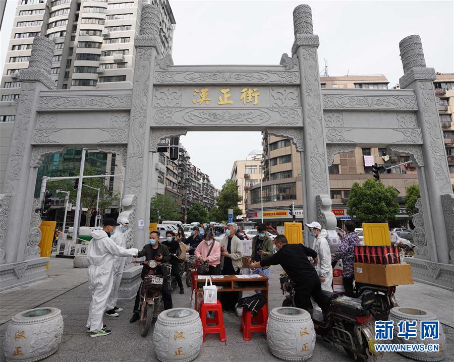 （新華全媒頭條·圖文互動(dòng)）（14）從人民中汲取磅礴力量——習(xí)近平總書記同出席2020年全國(guó)兩會(huì)人大代表、政協(xié)委員共商國(guó)是紀(jì)實(shí)