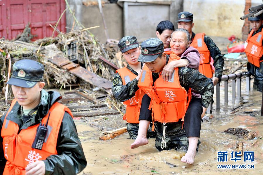 （新華全媒頭條·圖文互動(dòng)）（5）沿著中國特色強(qiáng)軍之路闊步前進(jìn)——黨中央、中央軍委領(lǐng)導(dǎo)推進(jìn)國防和軍隊(duì)建設(shè)70年紀(jì)實(shí)