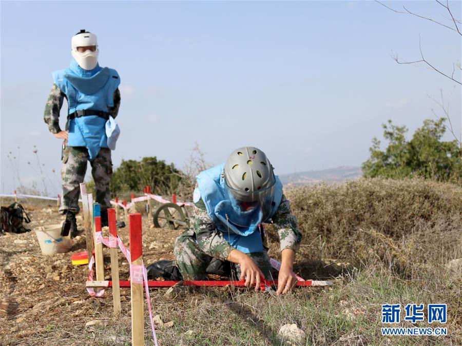 （新華全媒頭條·圖文互動(dòng)）（12）沿著中國特色強(qiáng)軍之路闊步前進(jìn)——黨中央、中央軍委領(lǐng)導(dǎo)推進(jìn)國防和軍隊(duì)建設(shè)70年紀(jì)實(shí)