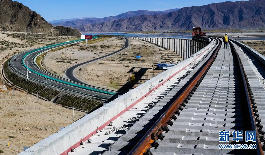 （兩會(huì)前夕看落實(shí)&middot;圖文互動(dòng)）（3）格桑花開(kāi) 幸福路寬&mdash;&mdash;西藏落實(shí)習(xí)近平總書(shū)記全國(guó)兩會(huì)重要講話精神紀(jì)實(shí)