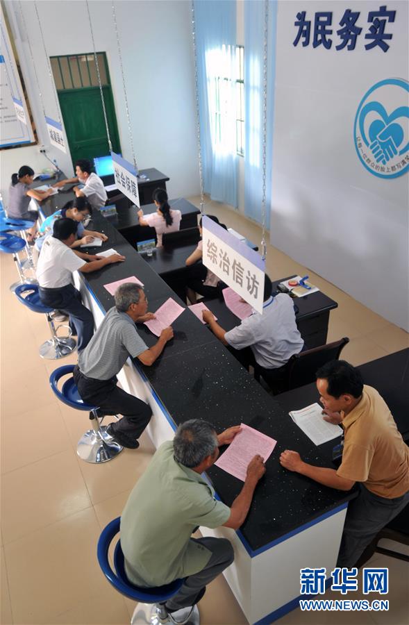 (新華全媒頭條·圖文互動)(5)開啟法治中國新時代——以習(xí)近平同志為核心的黨中央推進(jìn)全面依法治國紀(jì)實(shí)