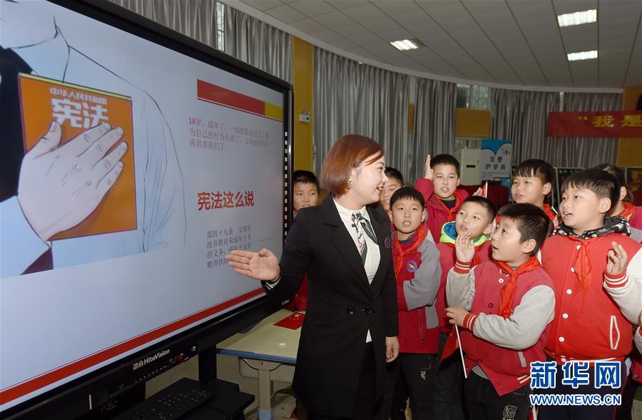 (新華全媒頭條·圖文互動)(6)開啟法治中國新時代——以習(xí)近平同志為核心的黨中央推進(jìn)全面依法治國紀(jì)實(shí)