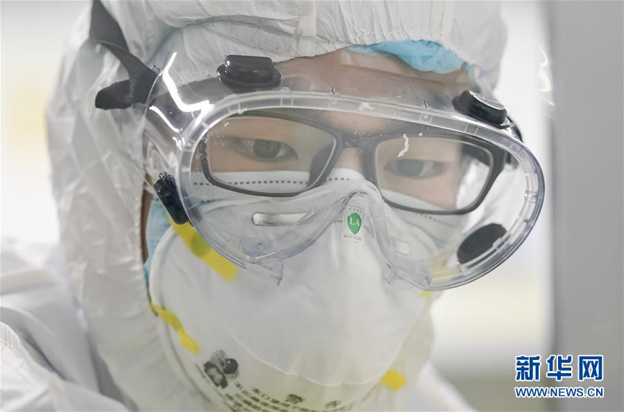 （在習近平新時代中國特色社會主義思想指引下&mdash;&mdash;新時代新作為新篇章&middot;習近平總書記關切事&middot;圖文互動）（10）高擎利劍驅(qū)疫魔&mdash;&mdash;科研攻關助力湖北戰(zhàn)&ldquo;疫&rdquo;記