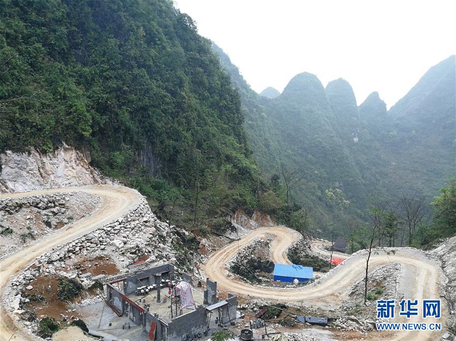 （在習(xí)近平新時(shí)代中國(guó)特色社會(huì)主義思想指引下&mdash;&mdash;新時(shí)代新作為新篇章&middot;習(xí)近平總書(shū)記關(guān)切事&middot;圖文互動(dòng)）（7）啃下最后的硬骨頭&mdash;&mdash;脫貧攻堅(jiān)掛牌督戰(zhàn)進(jìn)行時(shí)