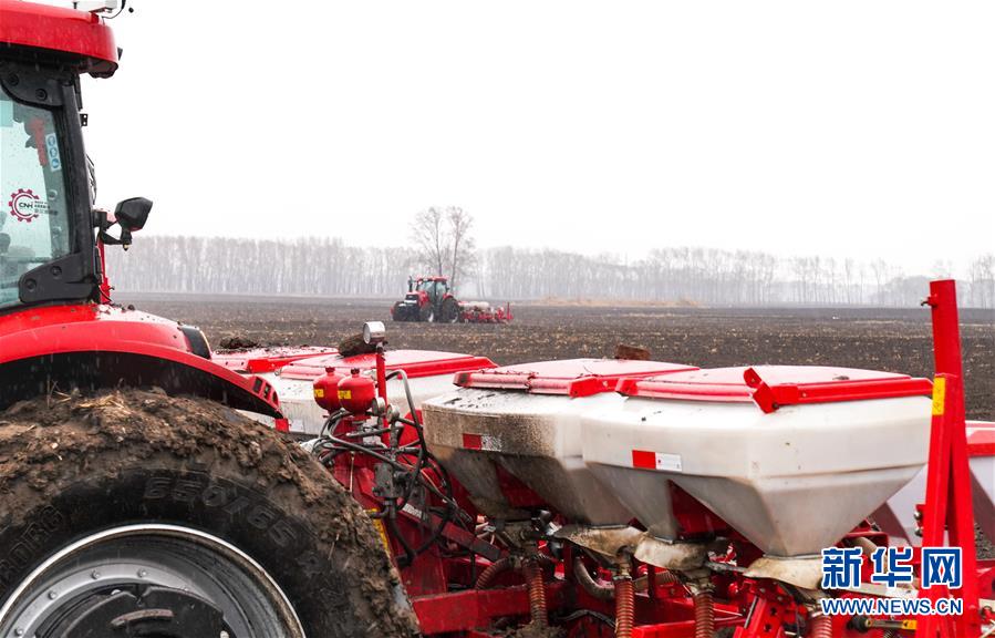 (在習近平新時代中國特色社會主義思想指引下——新時代新作為新篇章·習近平總書記關(guān)切事·圖文互動)(11)春耕忙 信心足——谷雨時節(jié)走馬東北直擊糧事