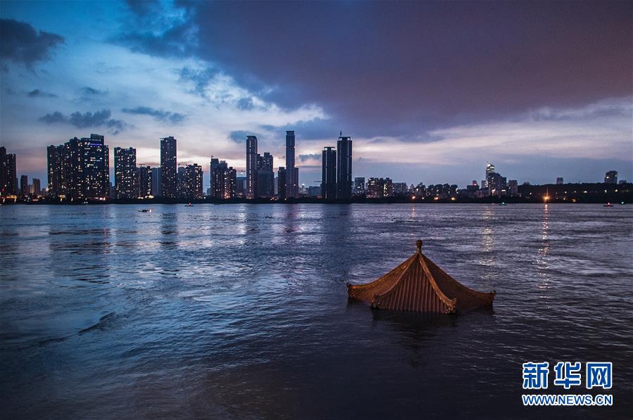 （在習(xí)近平新時代中國特色社會主義思想指引下&mdash;&mdash;新時代新作為新篇章&middot;習(xí)近平總書記關(guān)切事&middot;圖文互動）（1）戰(zhàn)疫魔,斗洪魔&mdash;&mdash;湖北全力應(yīng)對防疫、防汛疊加&ldquo;雙考&rdquo;