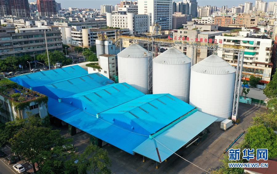 (在習(xí)近平新時(shí)代中國(guó)特色社會(huì)主義思想指引下——新時(shí)代新作為新篇章·習(xí)近平總書(shū)記關(guān)切事·圖文互動(dòng))(14)我家大門(mén)常打開(kāi)——經(jīng)濟(jì)特區(qū)全方位對(duì)外開(kāi)放故事