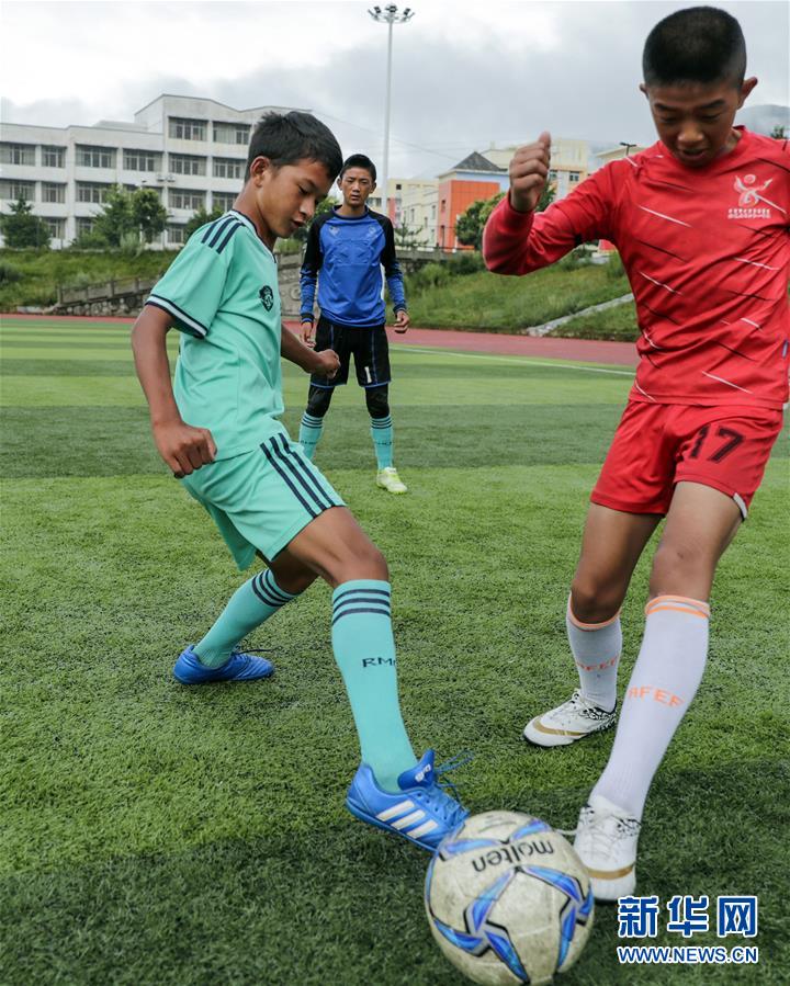 （習(xí)近平的小康故事&middot;新華視界&middot;圖文互動）（1）&ldquo;讓每個人都有人生出彩的機(jī)會&rdquo;&mdash;&mdash;習(xí)近平和人民教育的故事