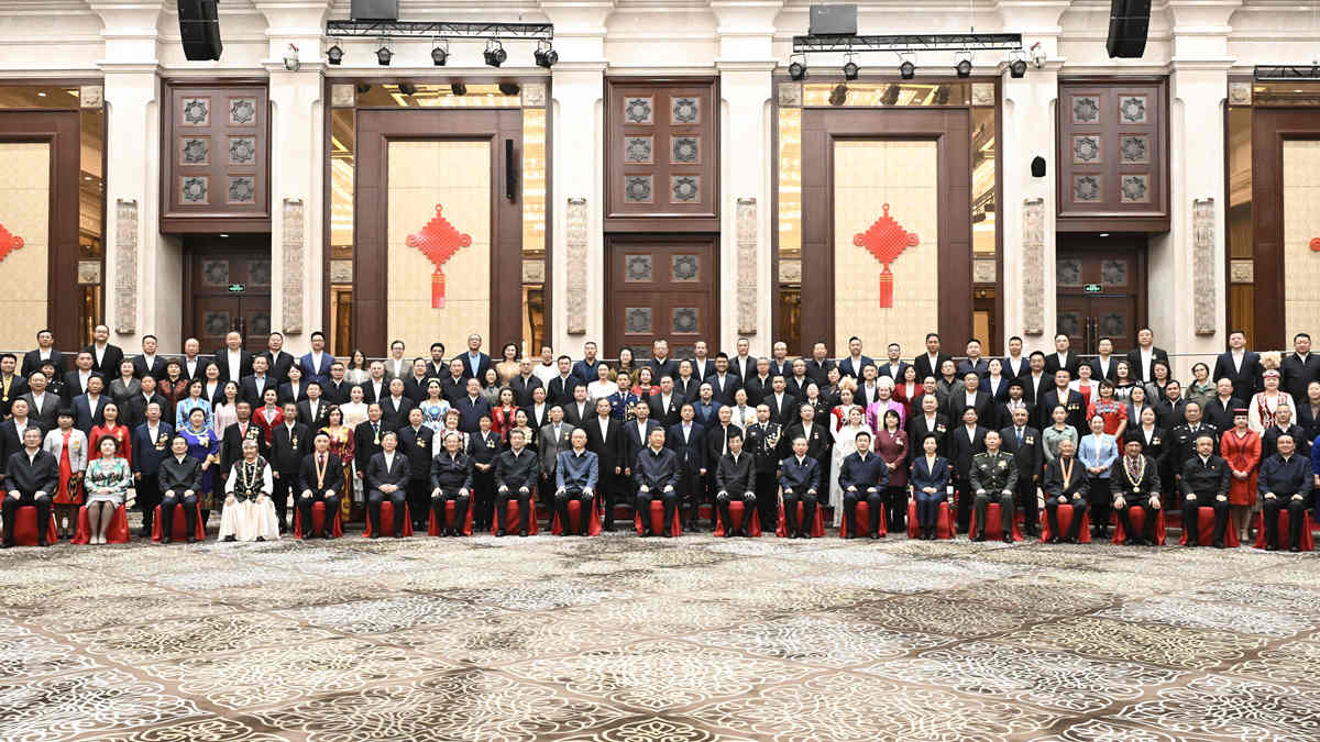 習(xí)近平接見(jiàn)新疆各族各界代表