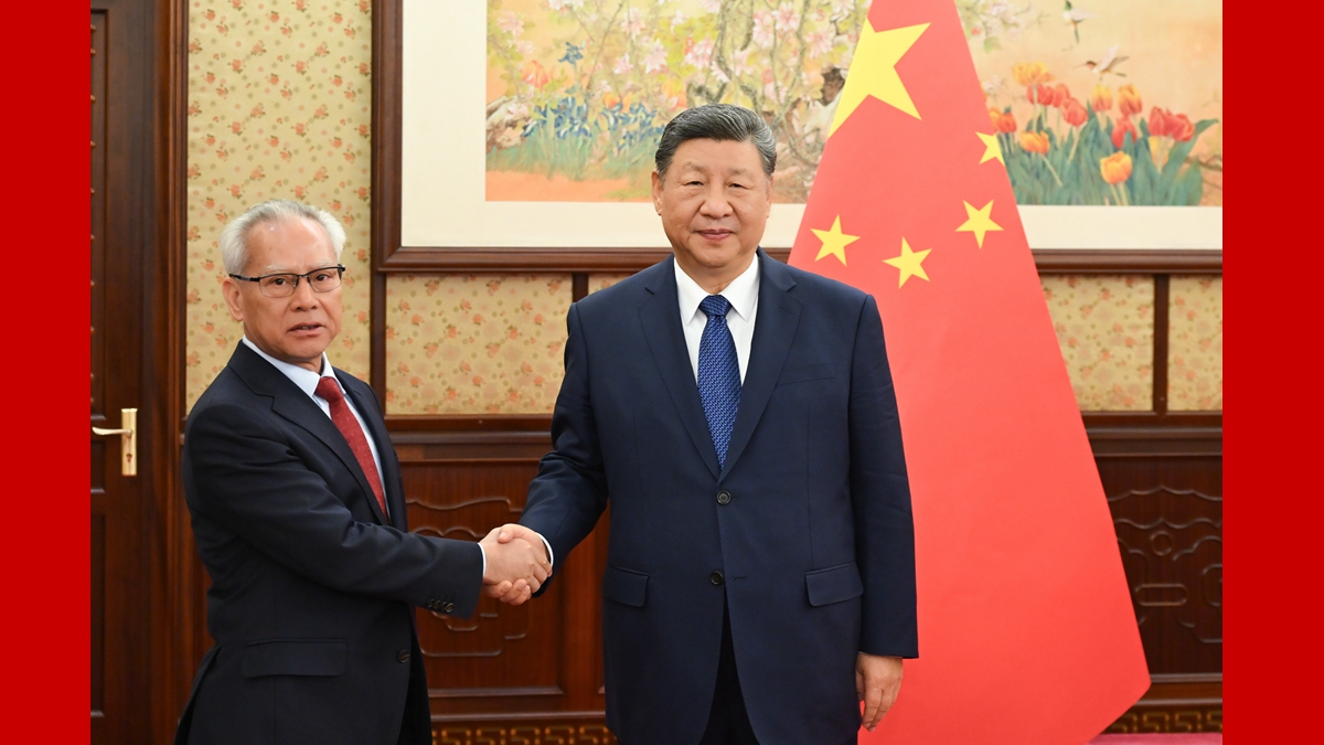 習(xí)近平聽取岑浩輝述職報告