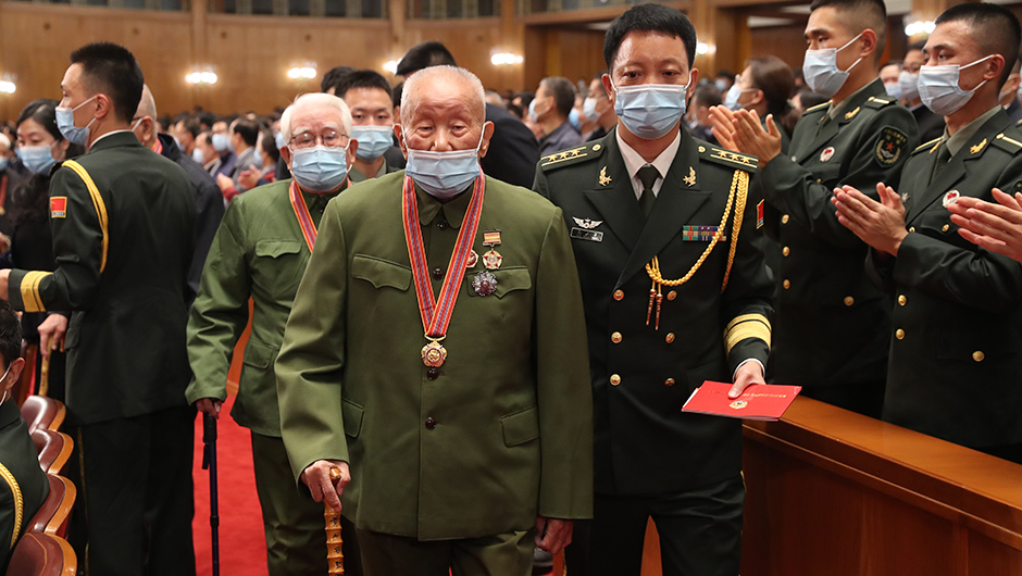 志愿軍老戰(zhàn)士、老同志入場